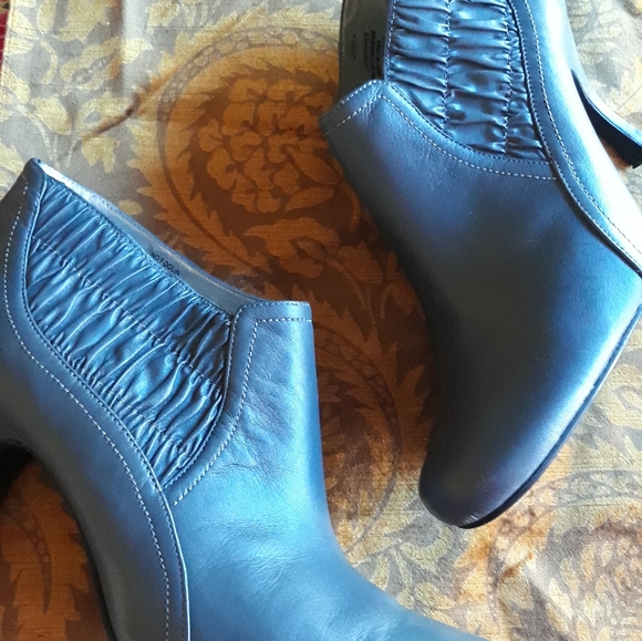 Booties - Picture 4 of 4